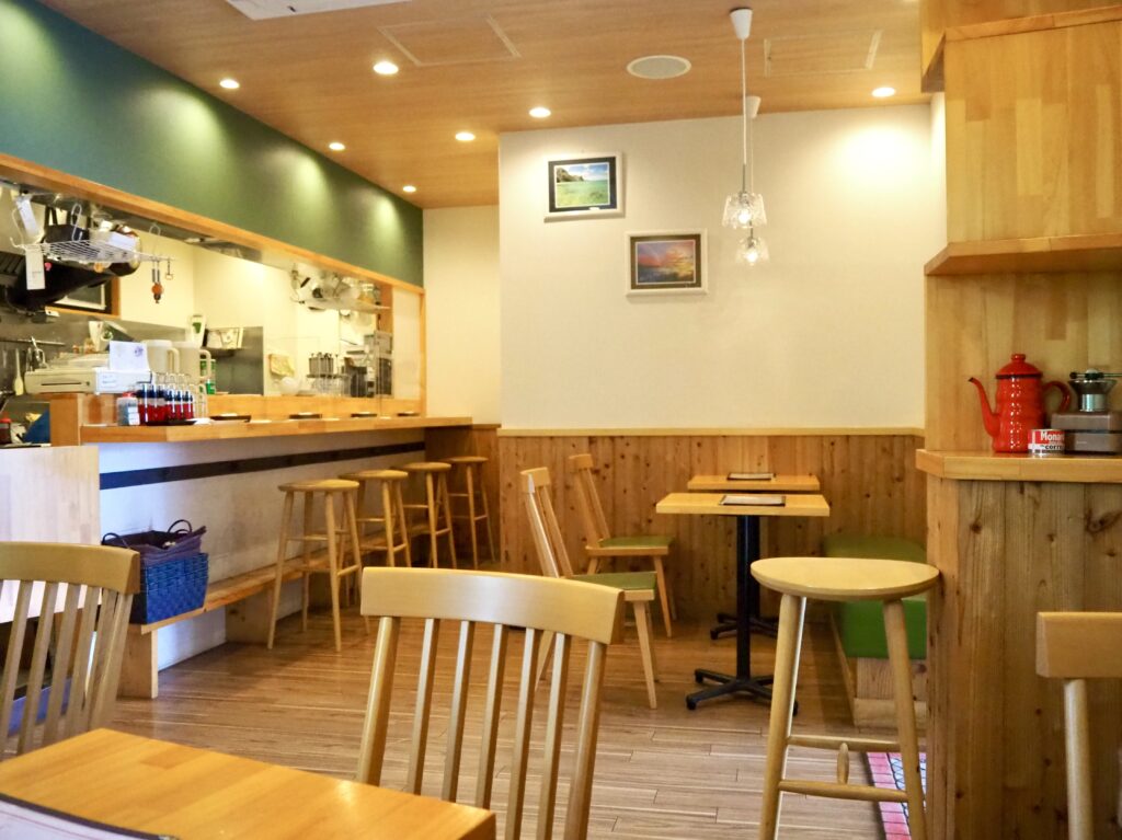 鶴ヶ峰 ミッシェルズカフェの店内