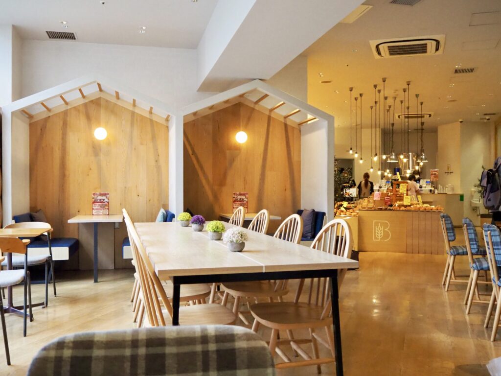 鶴ヶ峰のパン屋|ベーカリーベースの店内の雰囲気