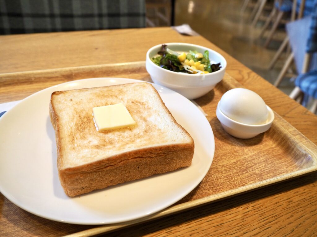 鶴ヶ峰のパン屋|ベーカリーベースの厚切りトーストセット