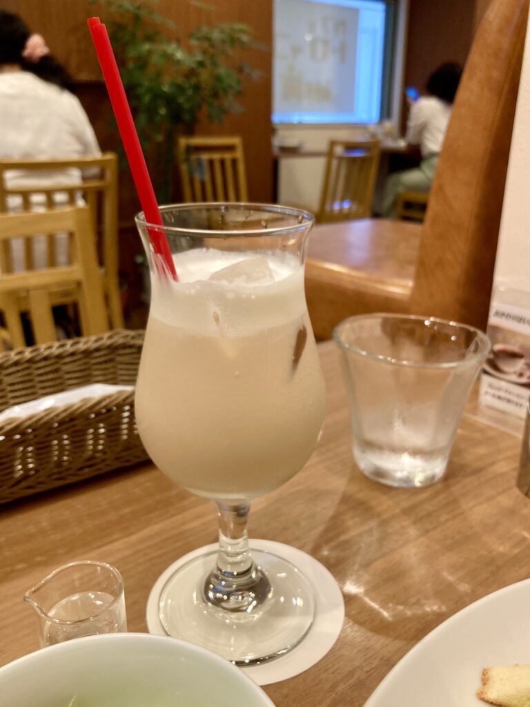 鶴ヶ峰 カフェトロッコのロイヤルミルクティー