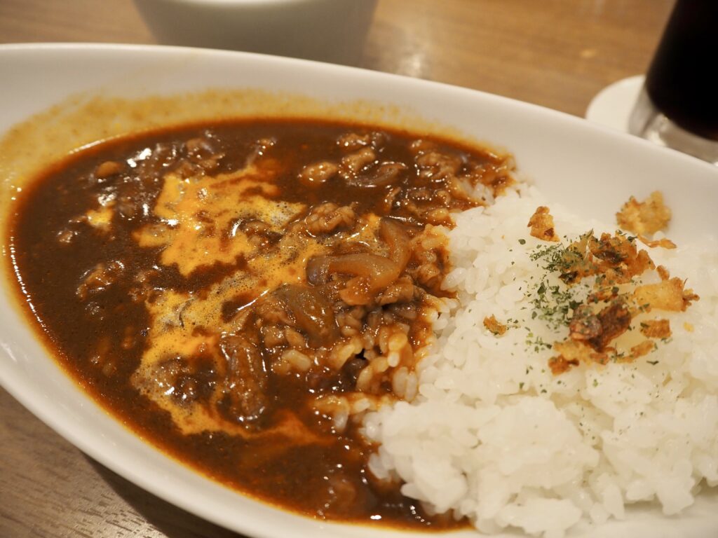 鶴ヶ峰カフェトロッコのハヤシライスランチ