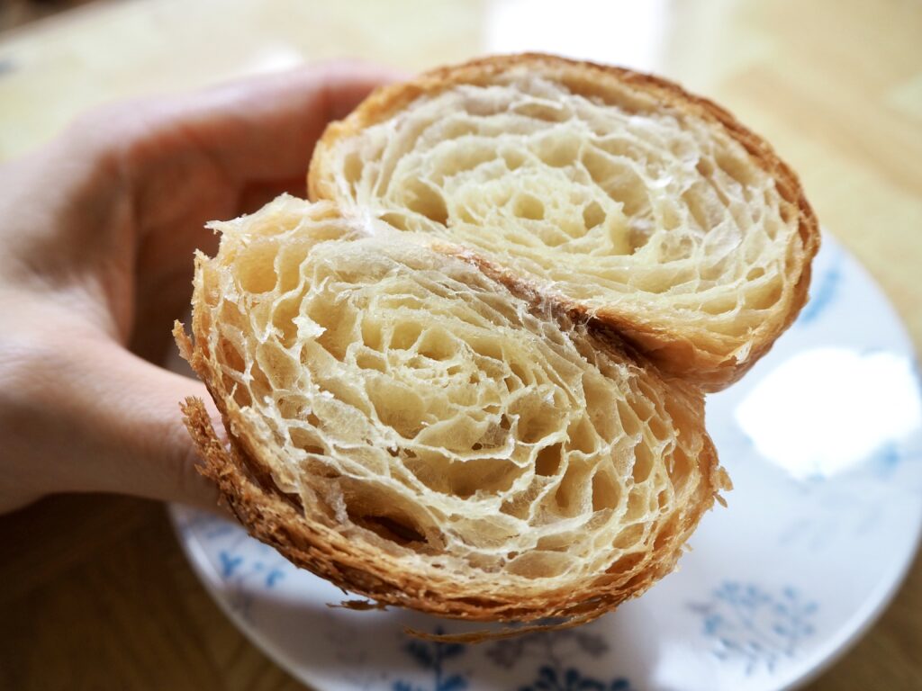 くろのぱん　クロワッサン断面