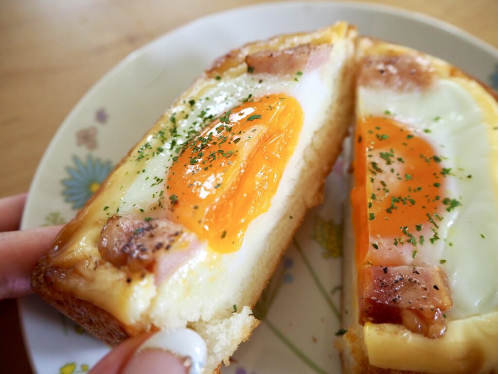 くろのぱん　たまごとベーコン断面