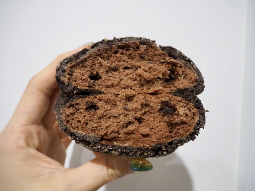 鶴ヶ峰 限定パン くろのチョコメロンパン