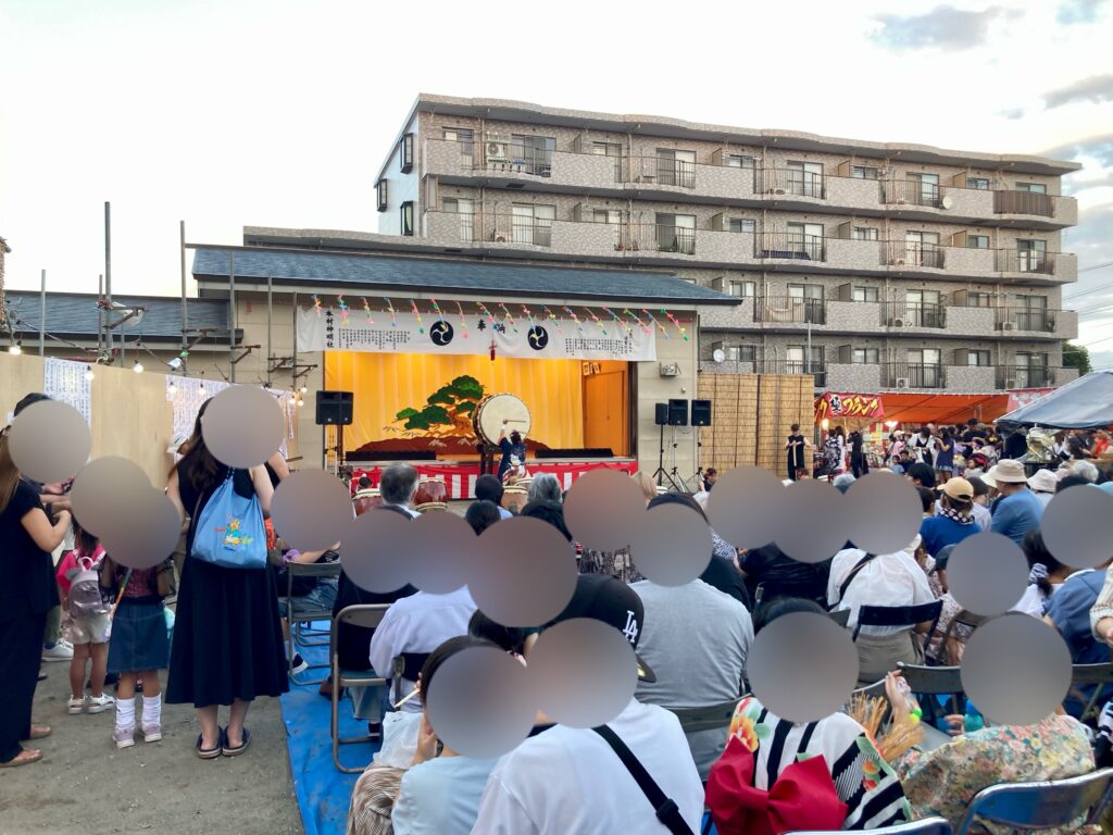 二俣川のお祭り（本村神社の例大祭）の演芸ステージ