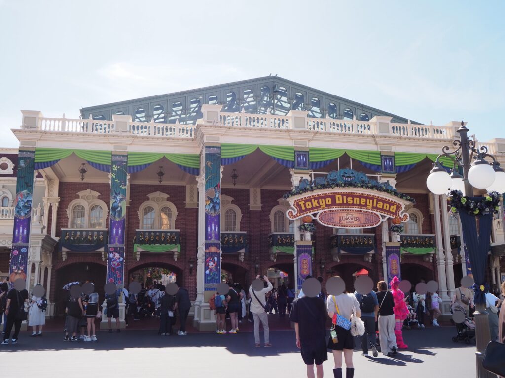 ディズニーランドの入り口