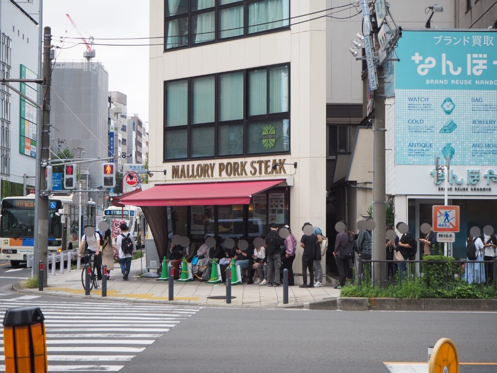 マロリーポークステーキ横浜店の行列