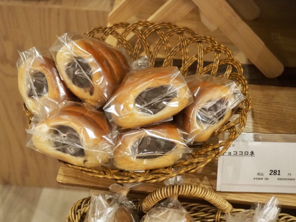 鴨居　エッセン　パン屋