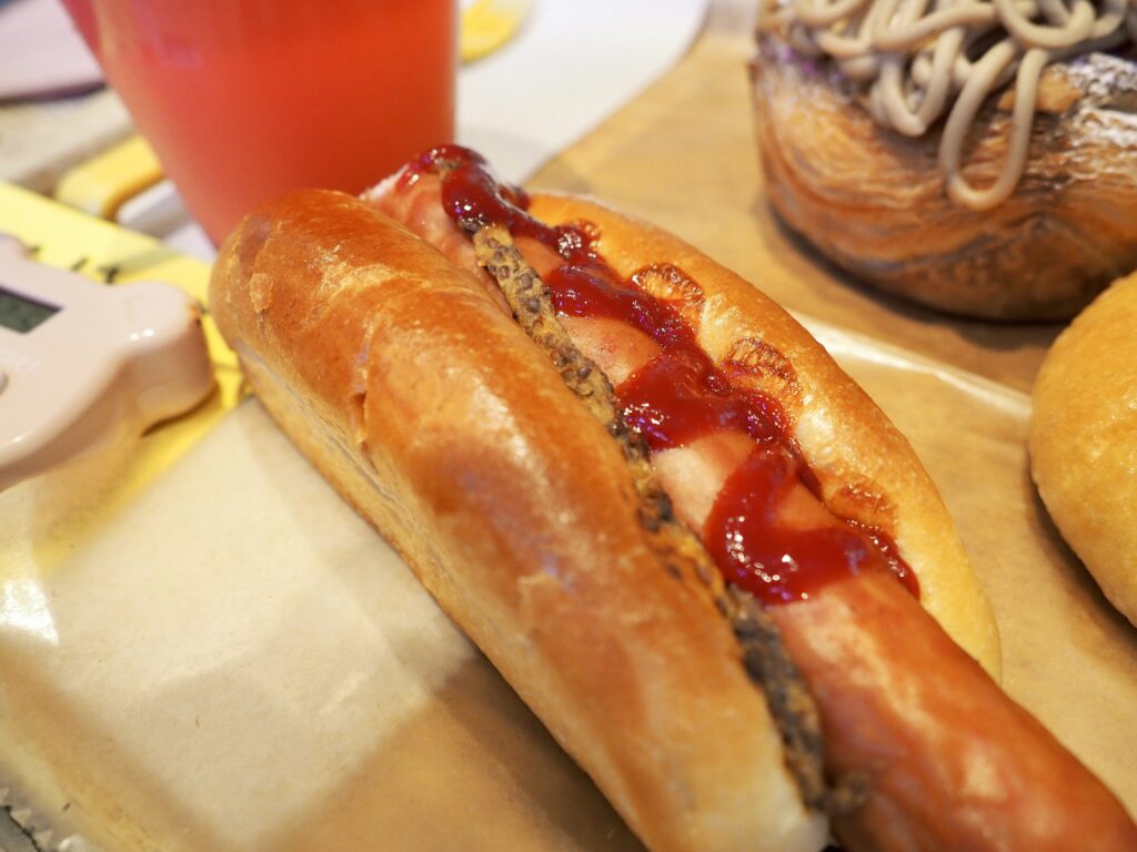 ベーカリーベース あらびきフランク