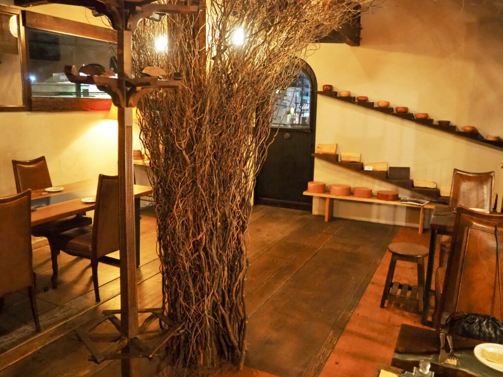 ヘクトパスカル二俣川の店内