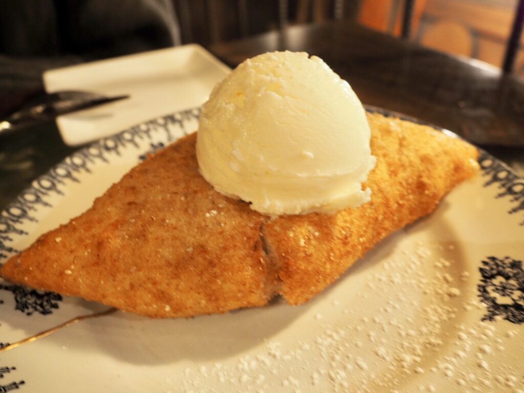 二俣川にあるピザ屋「ヘクトパスカル」のデザートピザ