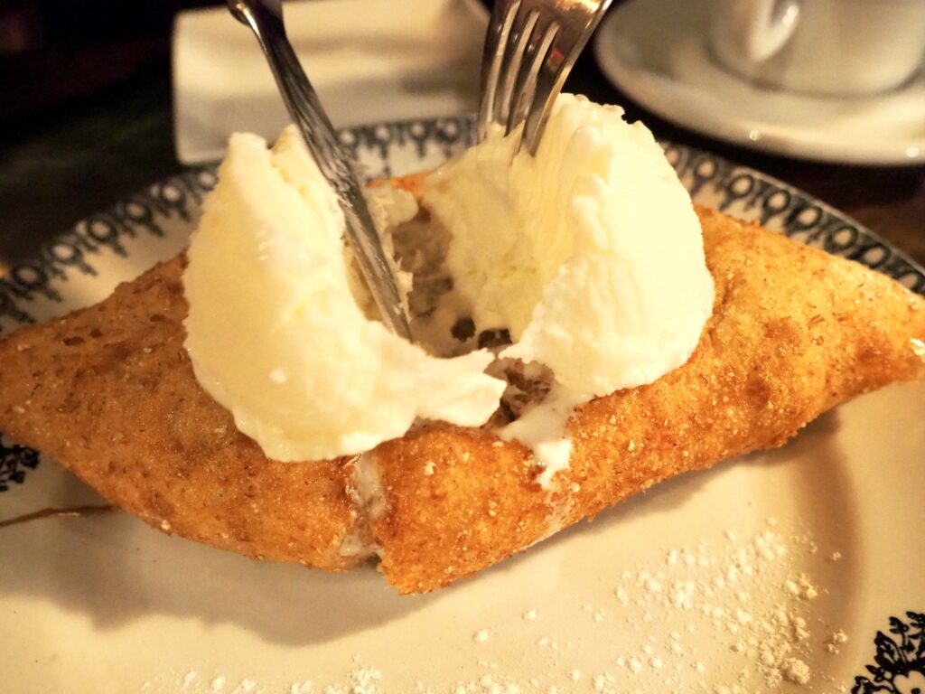 二俣川にあるピザ屋「ヘクトパスカル」の包み揚げピザ