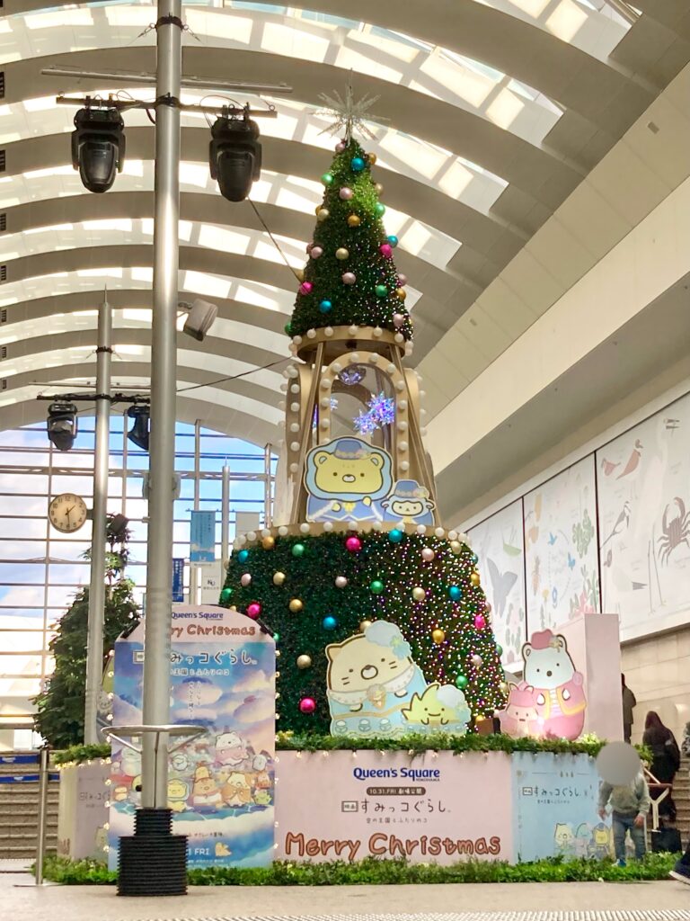 クイーンズスクエアとすみっコぐらしのコラボツリー