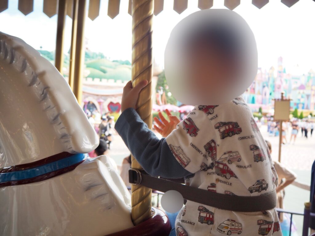 ディズニーランドのメリーゴーランドの写真