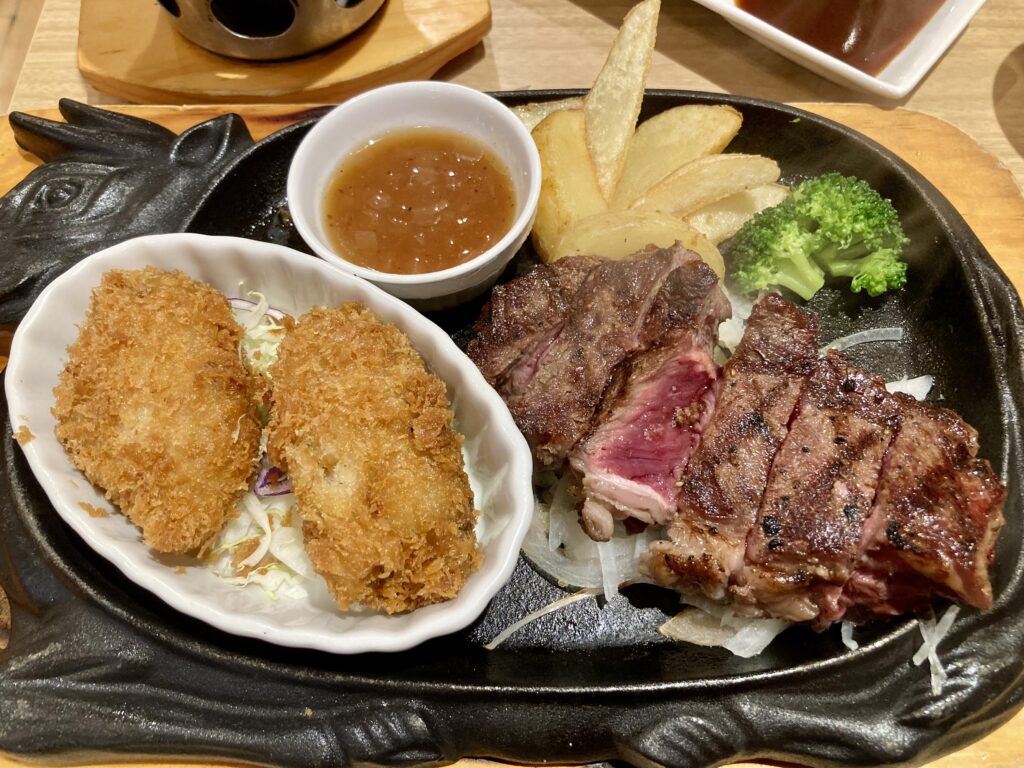 ビッグボーイのカキフライ&ミスジステーキプレートの写真