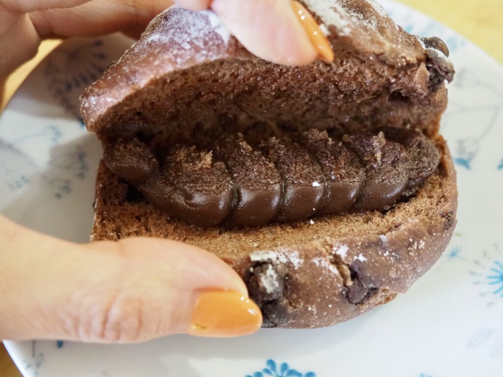 鶴ヶ峰の人気パン屋「くろのぱん」の新商品「くろチョコ」の写真