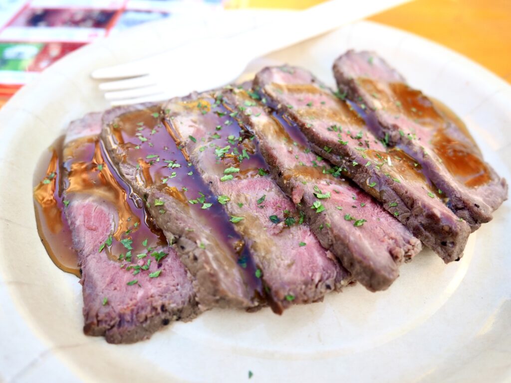 横浜公園のクリスマスマーケットで食べたローストビーフの写真
