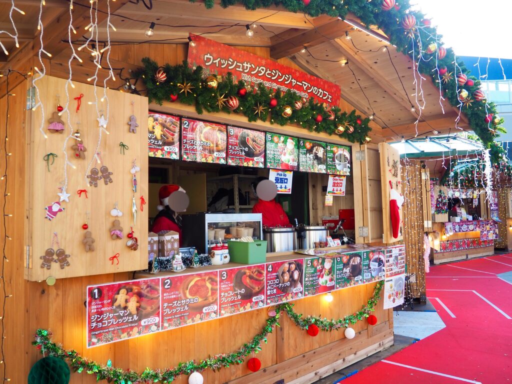 横浜公園のクリスマスイベントのフードエリアの写真