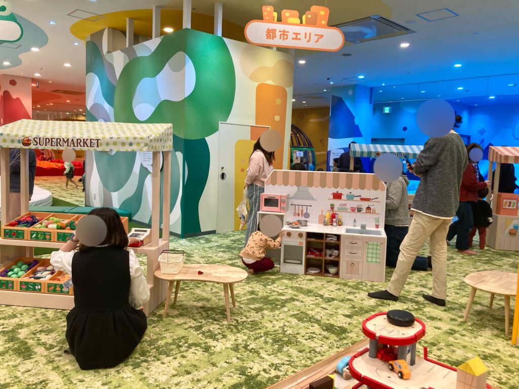 室内遊び場「ちきゅうのにわ」東戸塚店のおままごとコーナー