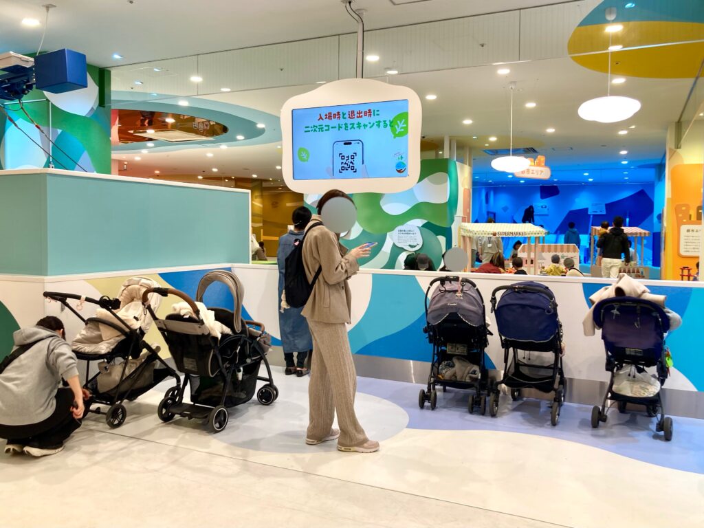 室内遊び場「ちきゅうのにわ」東戸塚店のベビーカー置き場の写真