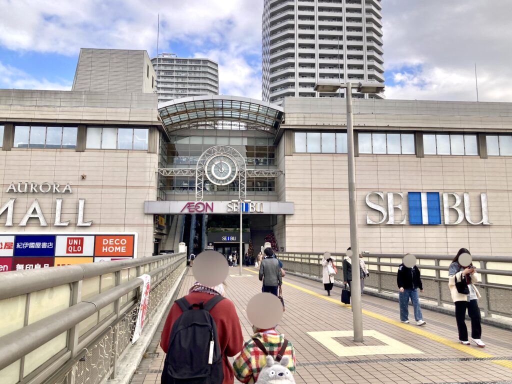 東戸塚駅から西武東戸塚へ続く陸橋の写真