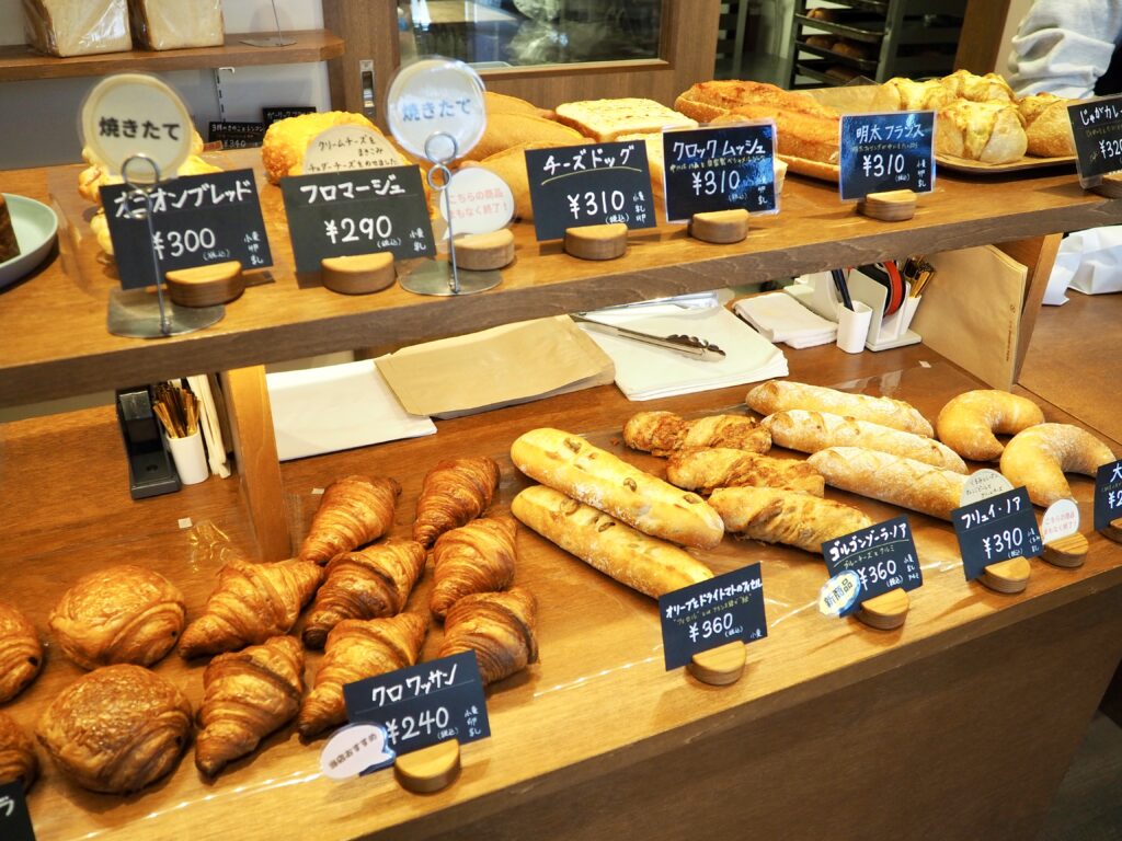 鶴ヶ峰駅にあるパン屋「akotaベーカリー」のパンの写真