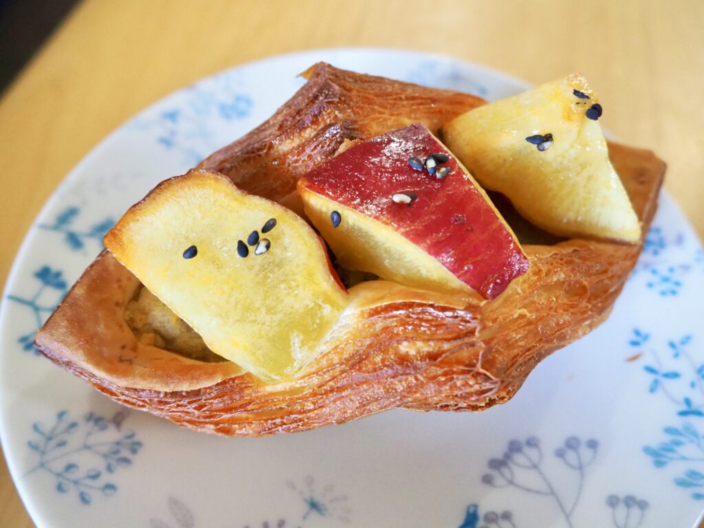 アコタベーカリーのさつまいもデニッシュの写真