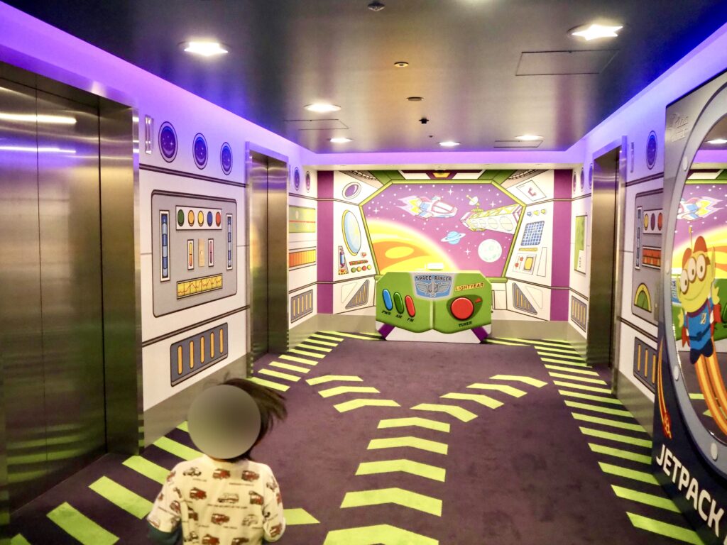 トイストーリーホテルのエレベーターホール