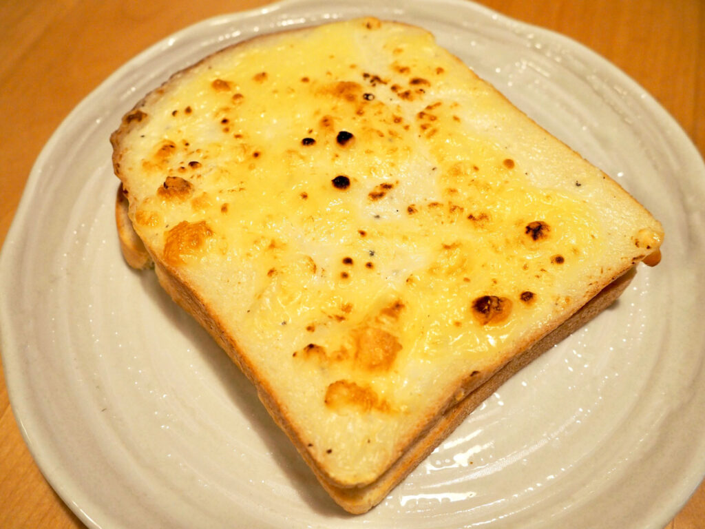 akotaベーカリーのクロックムッシュの写真