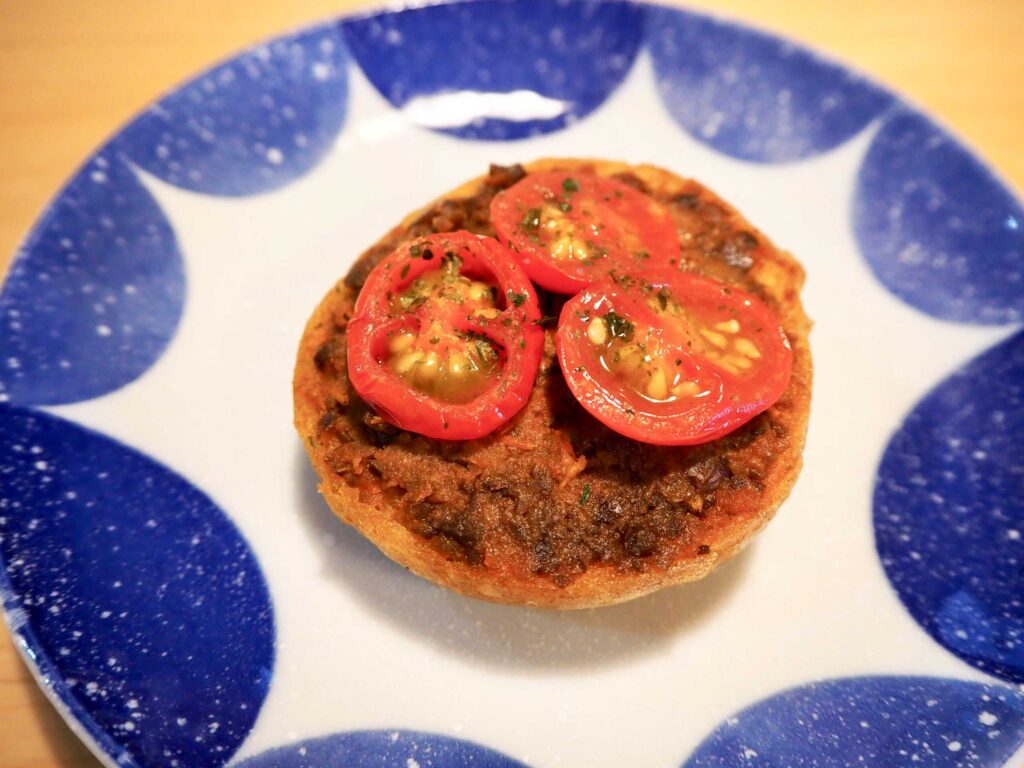 鶴ヶ峰のパン屋「くろのぱん」のとまとのブルスケッタの写真