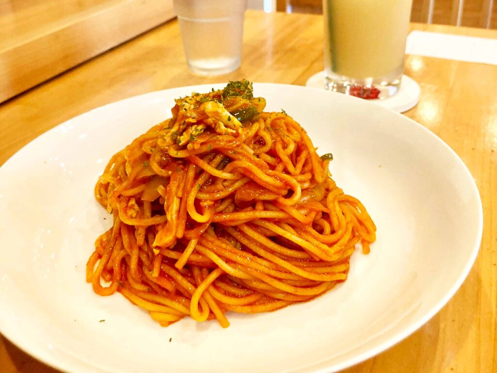 鶴ヶ峰にあるミッシェルズカフェのナポリタンの写真