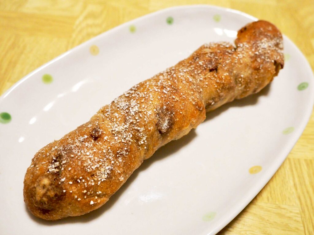 鶴ヶ峰にあるパン屋「くろのぱん」のりんごとくるみの写真