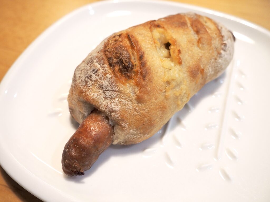 旭区のパン屋「パンオピエドラ」のお取り寄せパン（ソーセージ）