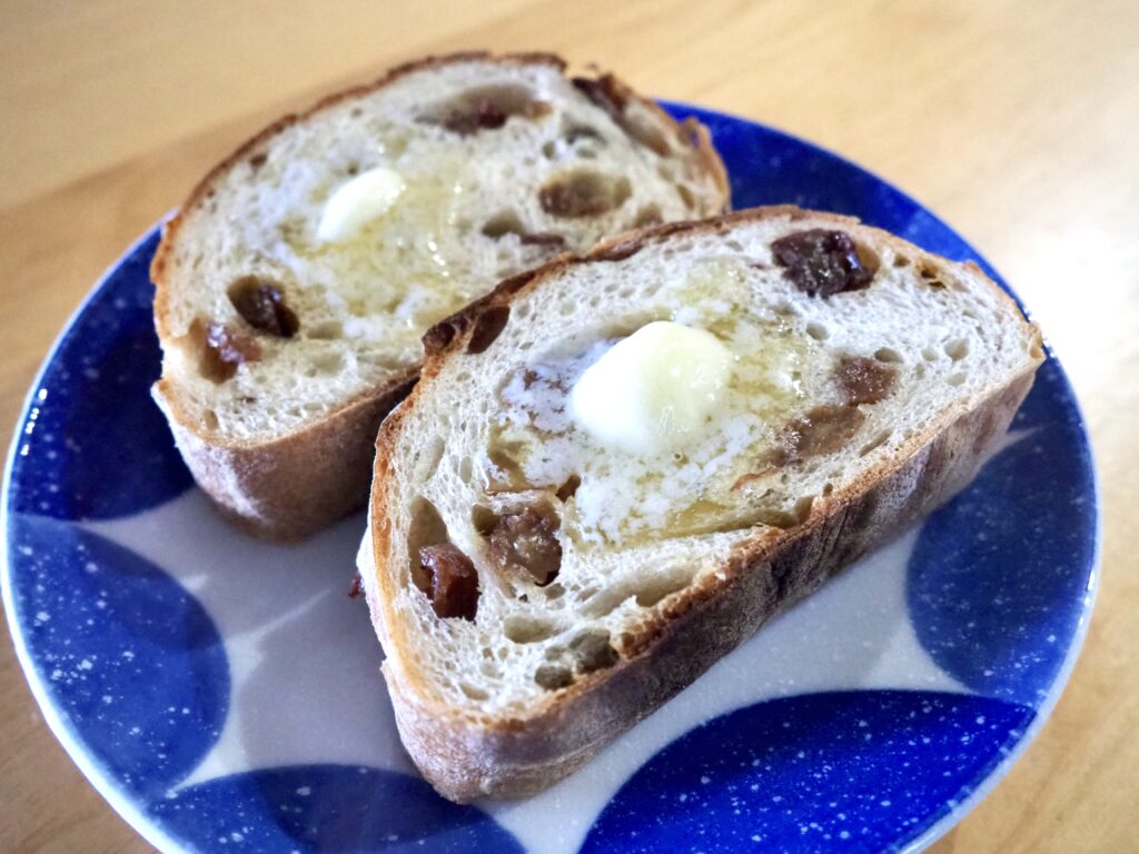 旭区のパン屋「パンオピエドラ」のぶどうぱん