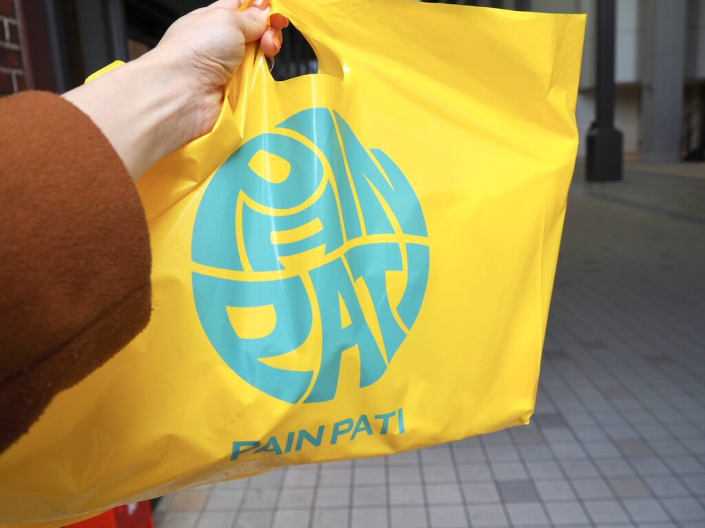 人気パン屋パンパティのショッパー（買い物袋）の写真