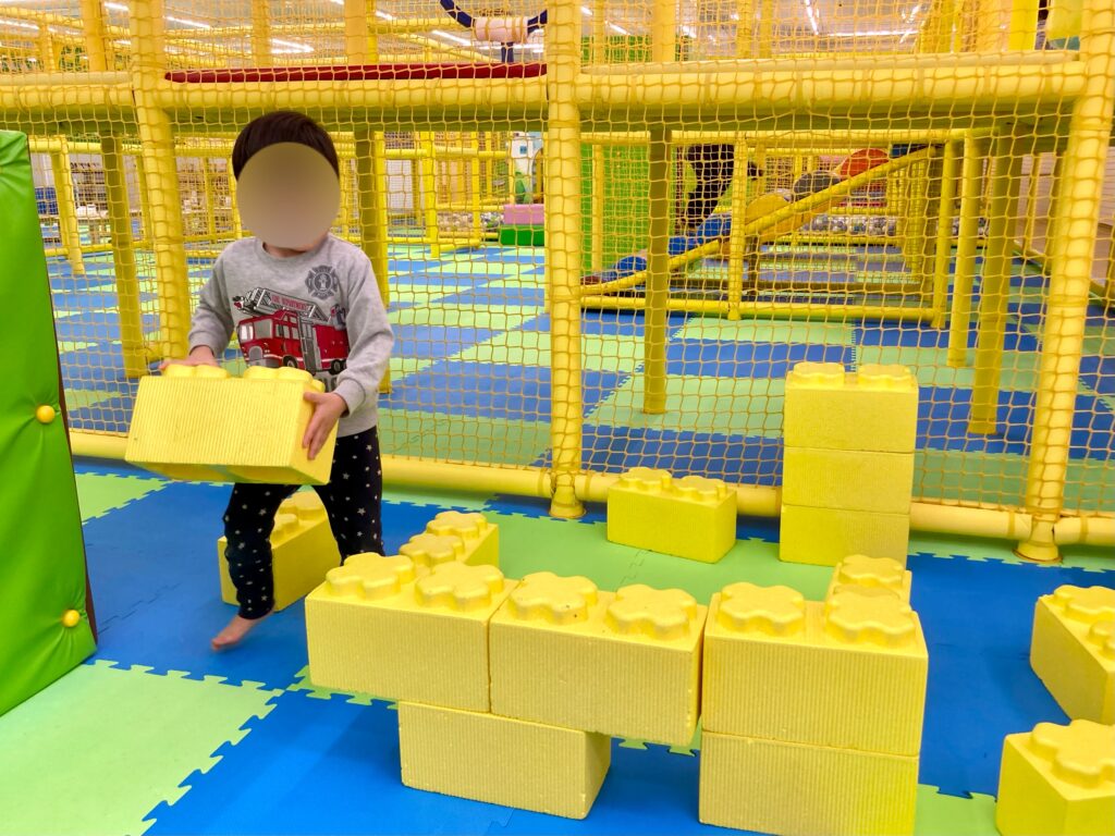 キッズランドUS横浜希望ヶ丘店のブロックの写真