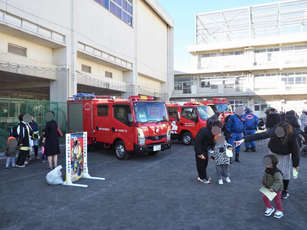 横浜市旭区の消防出初式2026の会場、車両展示の様子