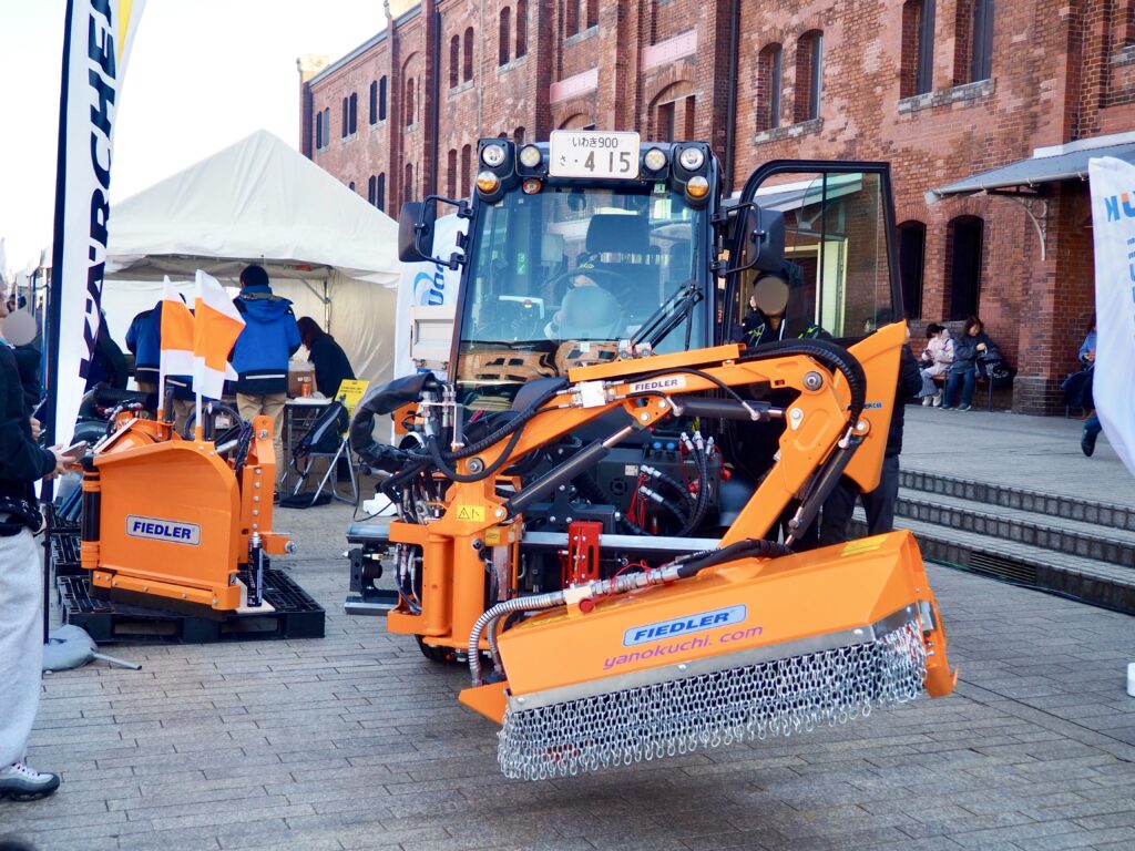 横浜みなとみらいの出初式の車両展示の様子