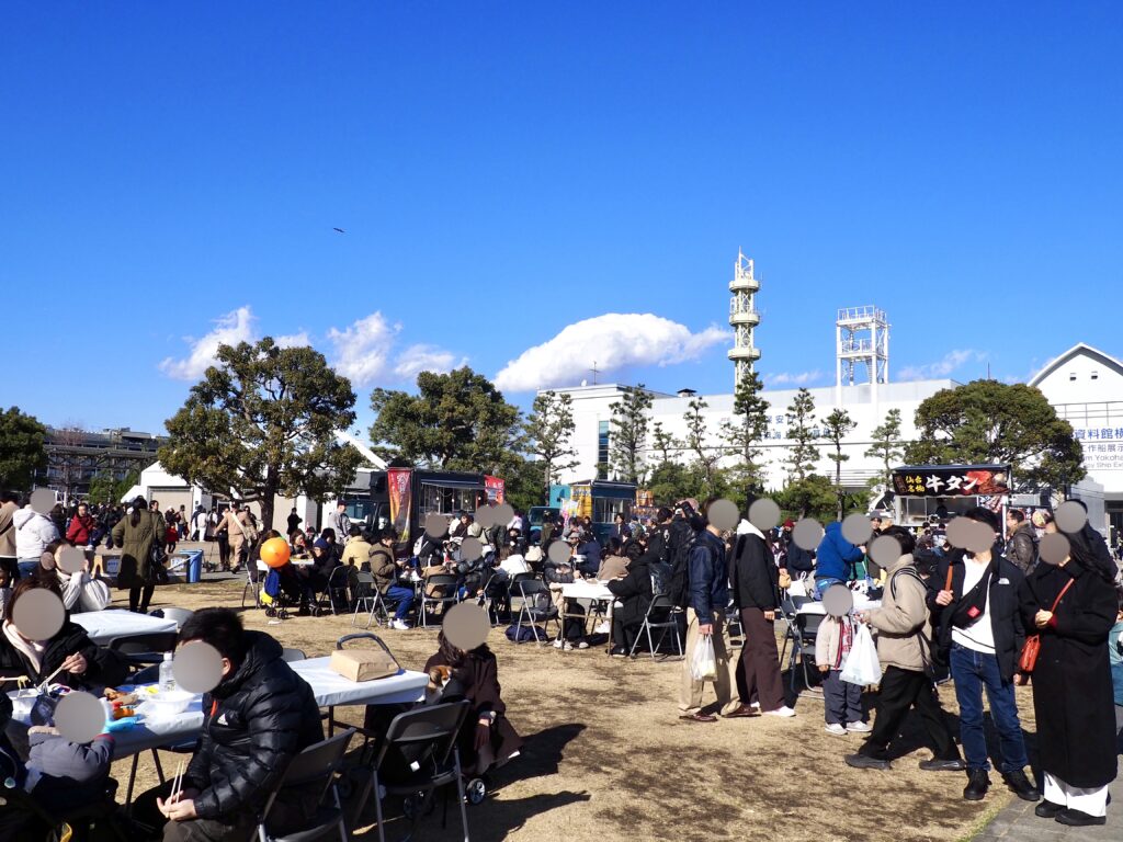 横浜みなとみらいの出初式のキッチンカーの様子