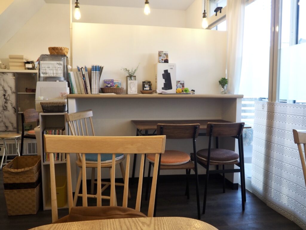 いずみ野駅にあるカフェ白嬉の店内写真