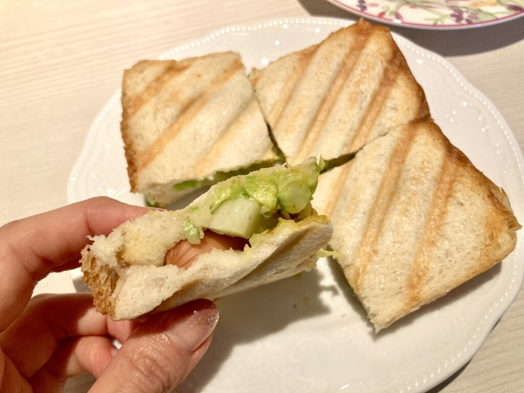 鶴ヶ峰にある「陽のあたる道」のホットサンドの写真