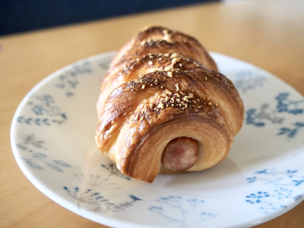 鶴ヶ峰のパン屋「くろのぱん」の新商品ウインナークロワッサンの写真