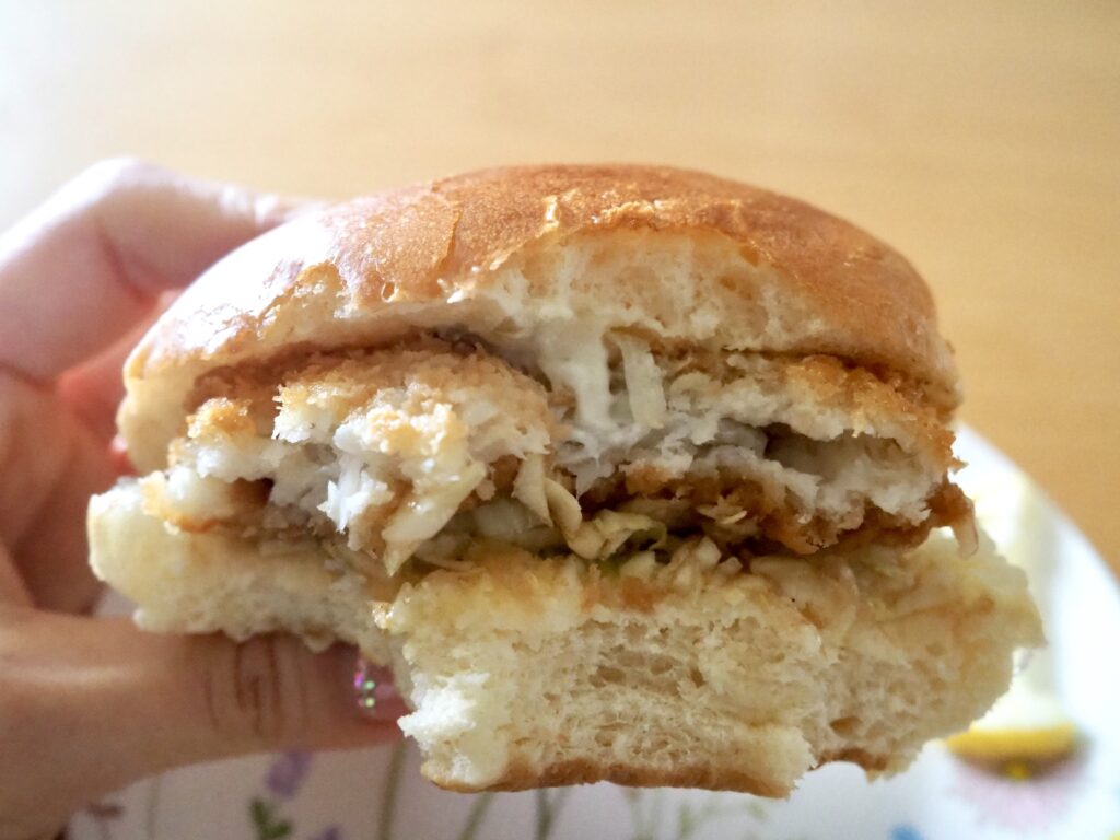 鶴ヶ峰(白根)にある人気パン屋さん「越路」のフィッシュサンドの写真