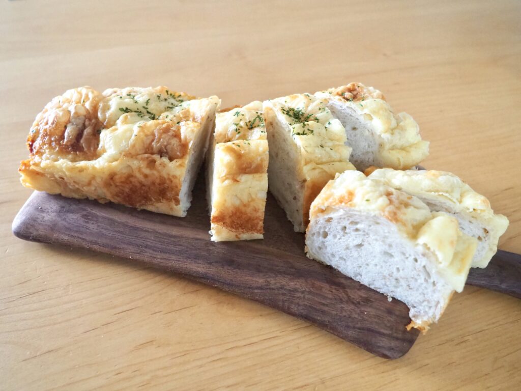 鶴ヶ峰(白根)にある人気パン屋さん「越路」の玄米チーズパンの写真