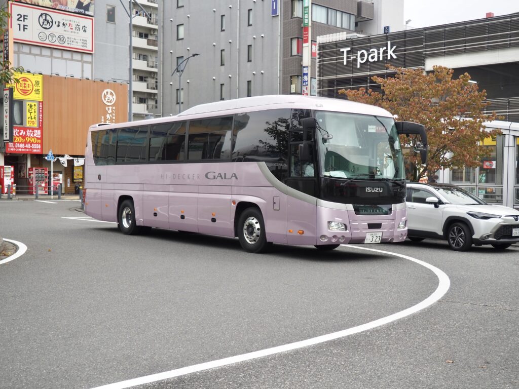 湘南台にあるいすゞプラザの無料送迎バスの写真