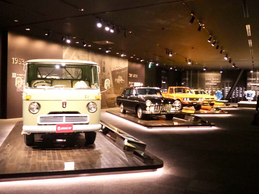 湘南台にあるいすゞプラザのクラシックカーの写真