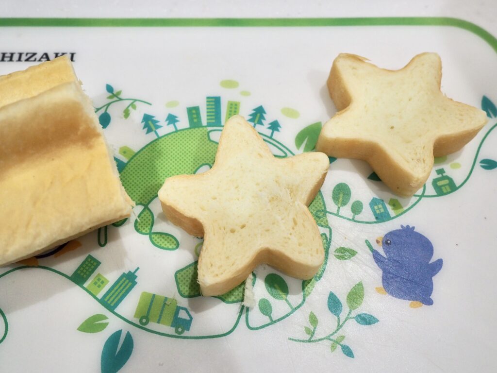 鶴ヶ峰のパン屋「なちゅ〜るロール」の星型食パンの写真