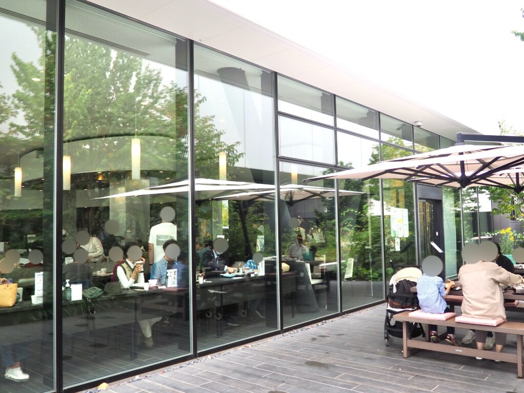 湘南台にあるいすゞプラザ併設カフェ「サクラカフェ」の外観写真