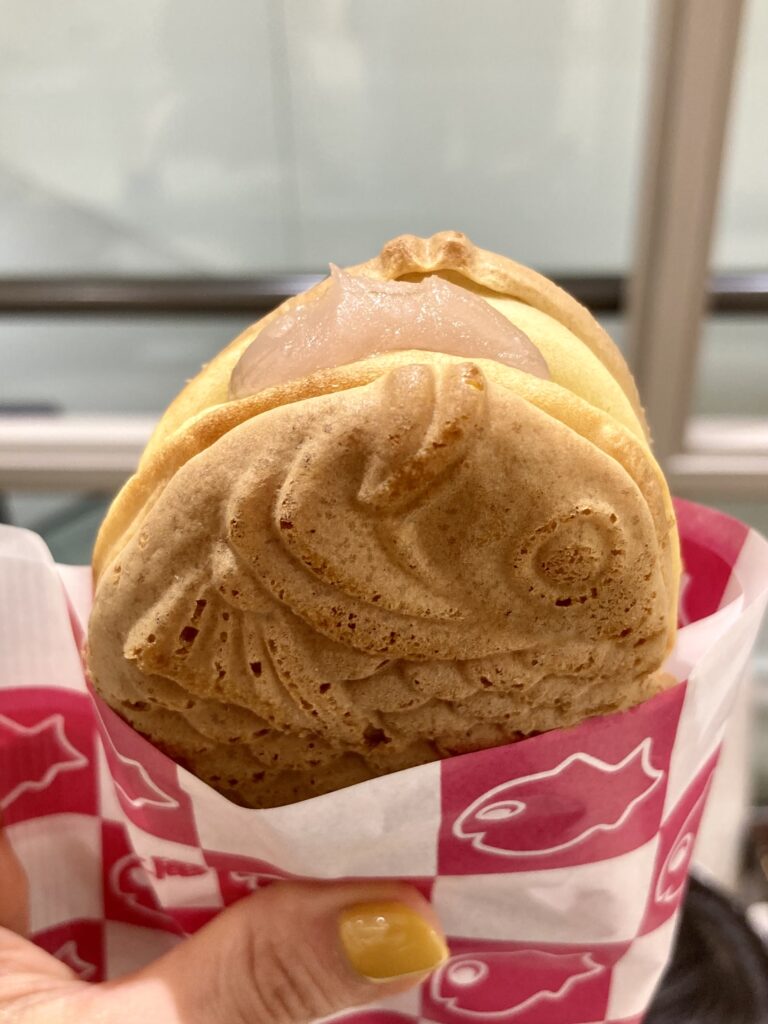 横浜のたい焼き屋「くりこ庵」の桜あんたい焼き