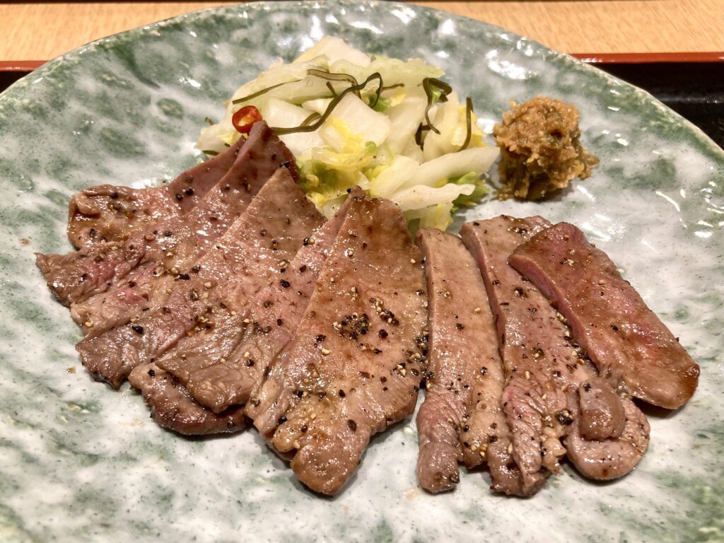 ジョイナステラス二俣川にある「牛タン料理　大黒や」の牛タンの写真